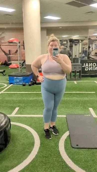 Holly Honjo /Plus Size Workout .